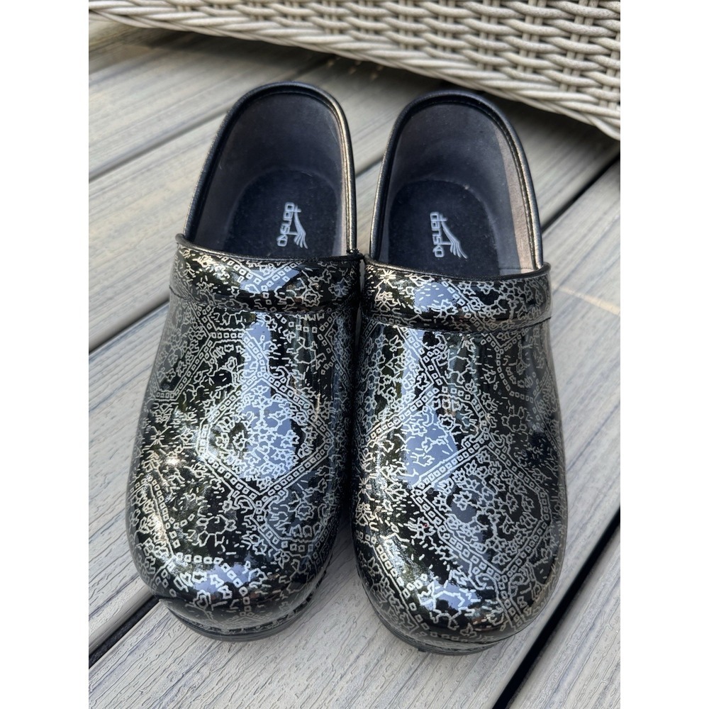 Dansko Clogs Womens Size 41 Pro XP 2.0 Black Metallic Silver Paisley Print